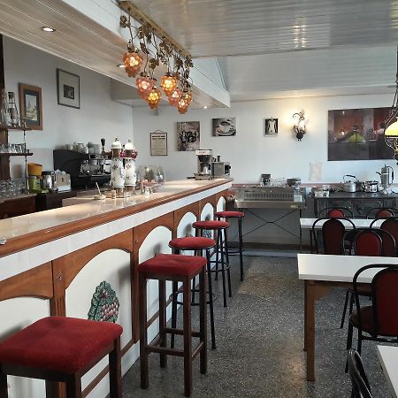 Val Des Bois Bed & Breakfast Warmeriville ภายนอก รูปภาพ